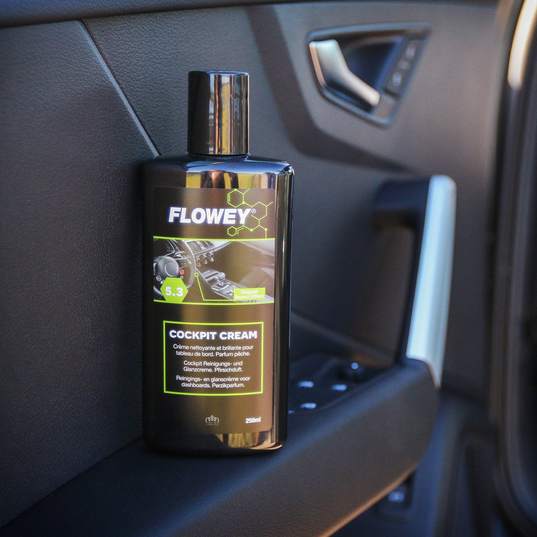 CREMA DETERGENTE EFFETTO BRILLANTE PER CRUSCOTTO. PROFUMAZIONE PESCA - COCKPIT CREAM